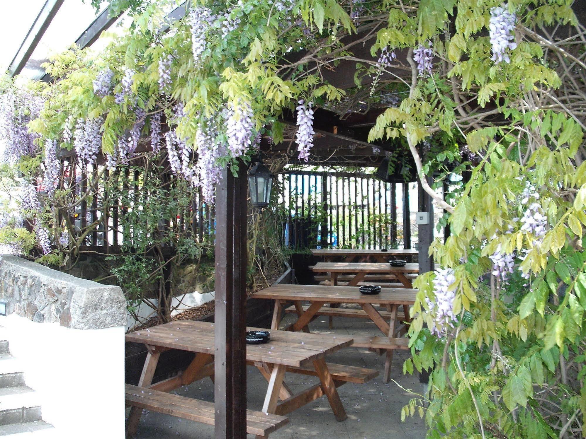 The Cromwell Arms Inn 보비트래시 외부 사진